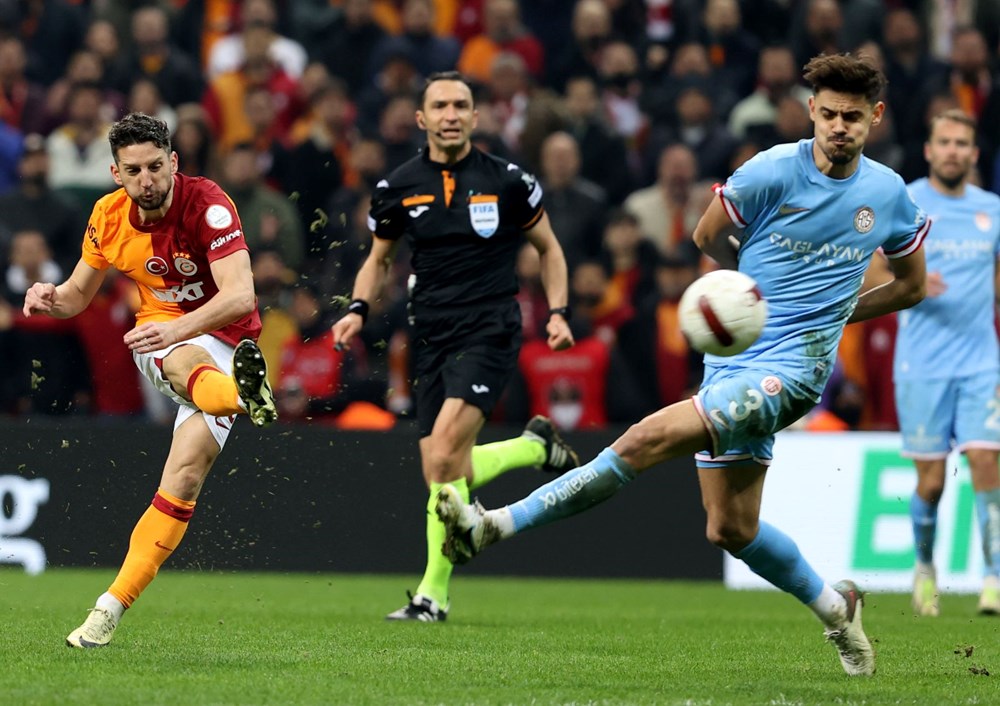 Eski hakemler değerlendirdi: Galatasaray'ın Antalyaspor karşısında kazandığı penaltıda karar doğru mu? - 5