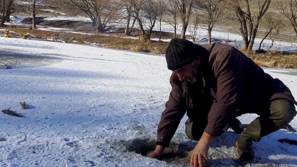 Buz tutan Çoruh Nehri'nde