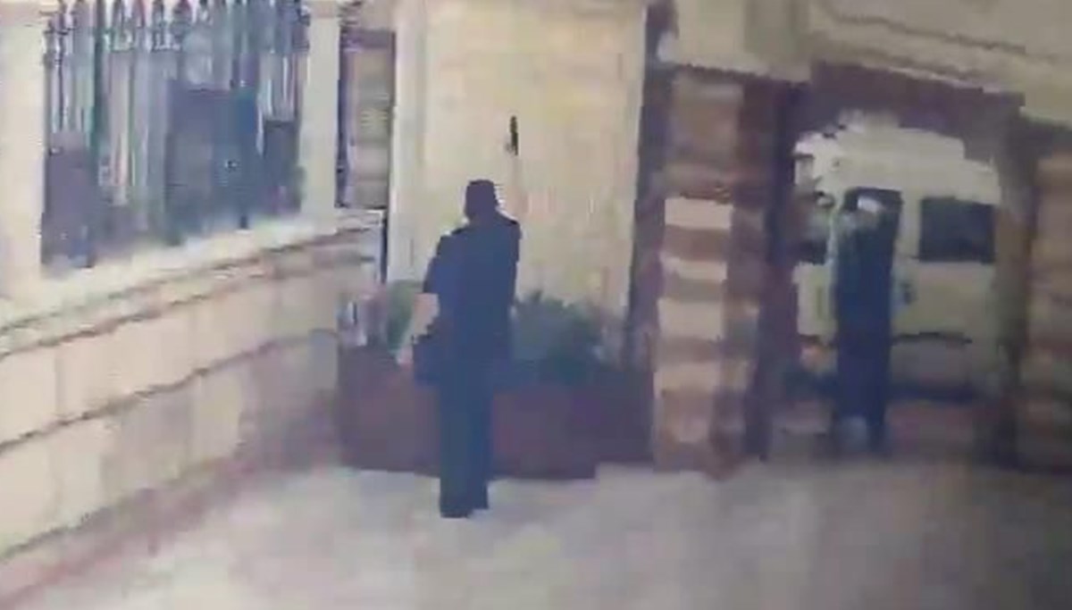 İsmailağa Camisi avlusunda silah sesleri: Bir kişi havaya ateş açtı İsmailağa Camisi avlusunda silah sesleri: Bir kişi havaya ateş açtı