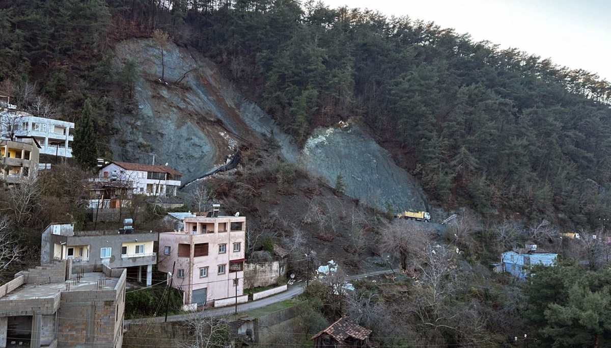 Hatay'da toprak kayması