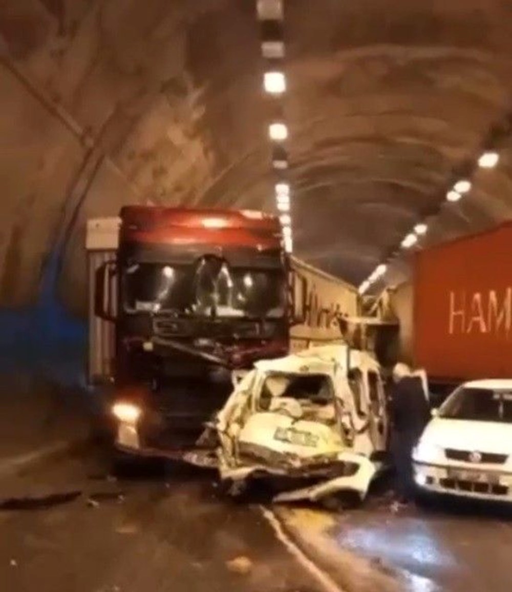 Bolu Dağı Tüneli'ndeki zincirleme kazadan ilk kareler: İstanbul istikameti kapandı - 3