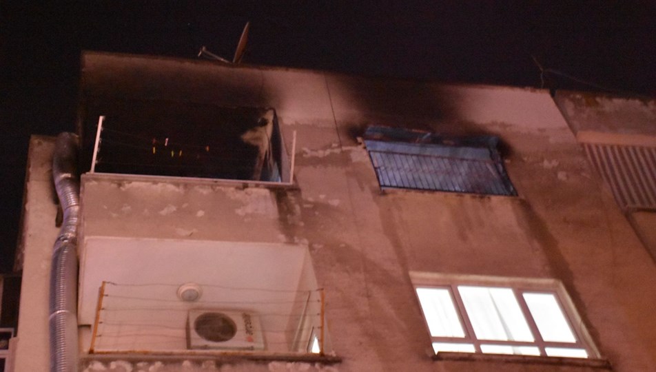 Adana’da yangın çıkan evde mahsur kalan kişi kurtarıldı
