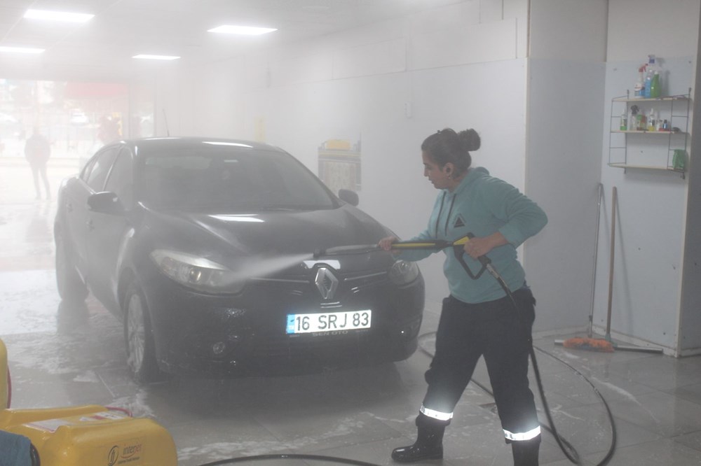 Siirtli ev hanımları oto yıkamacı açtı: Günde 7-8 araç yıkıyoruz - 2