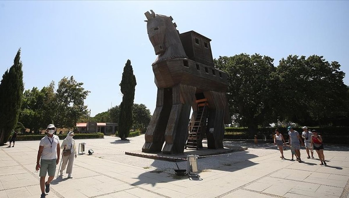Troya'da 150 yıl sonra Schliemann'ın tahribatları giderilmeye çalışılıyor