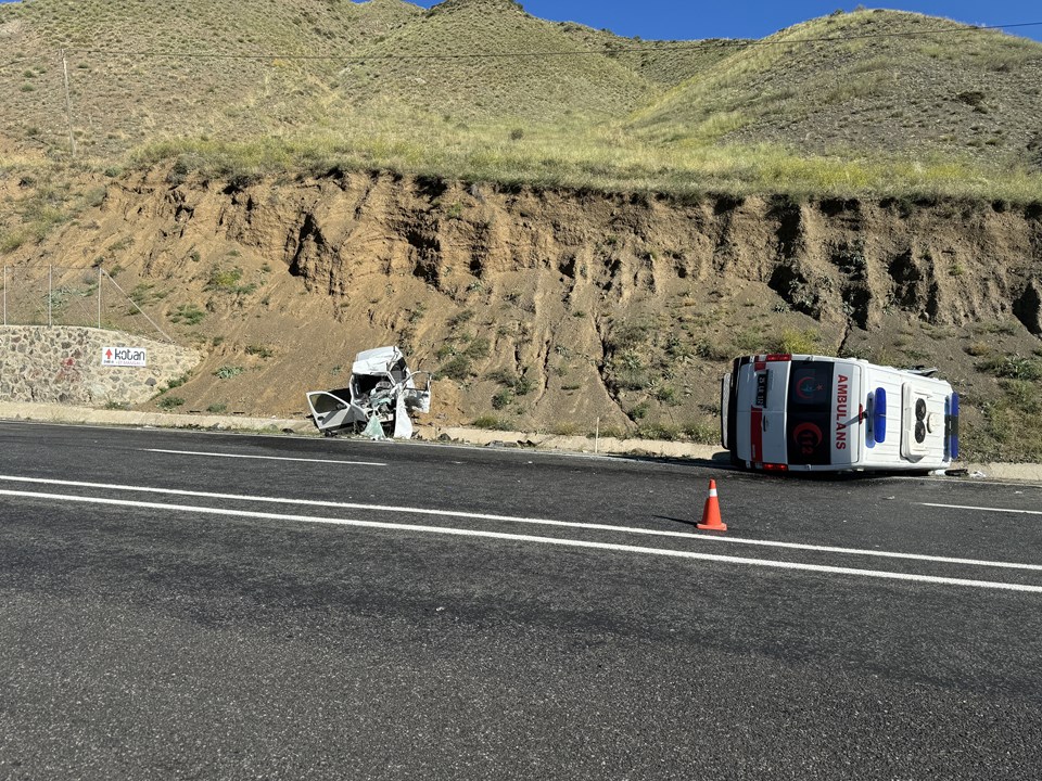 Erzurum’da feci kaza: 4 ölü, 1 yaralı - 1