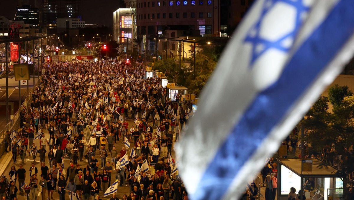 On binlerce İsrailliden Netanyahu'ya tepki: Esir takası ve istifa çağrısı On binlerce İsrailliden Netanyahu'ya tepki: Esir takası ve istifa çağrısı