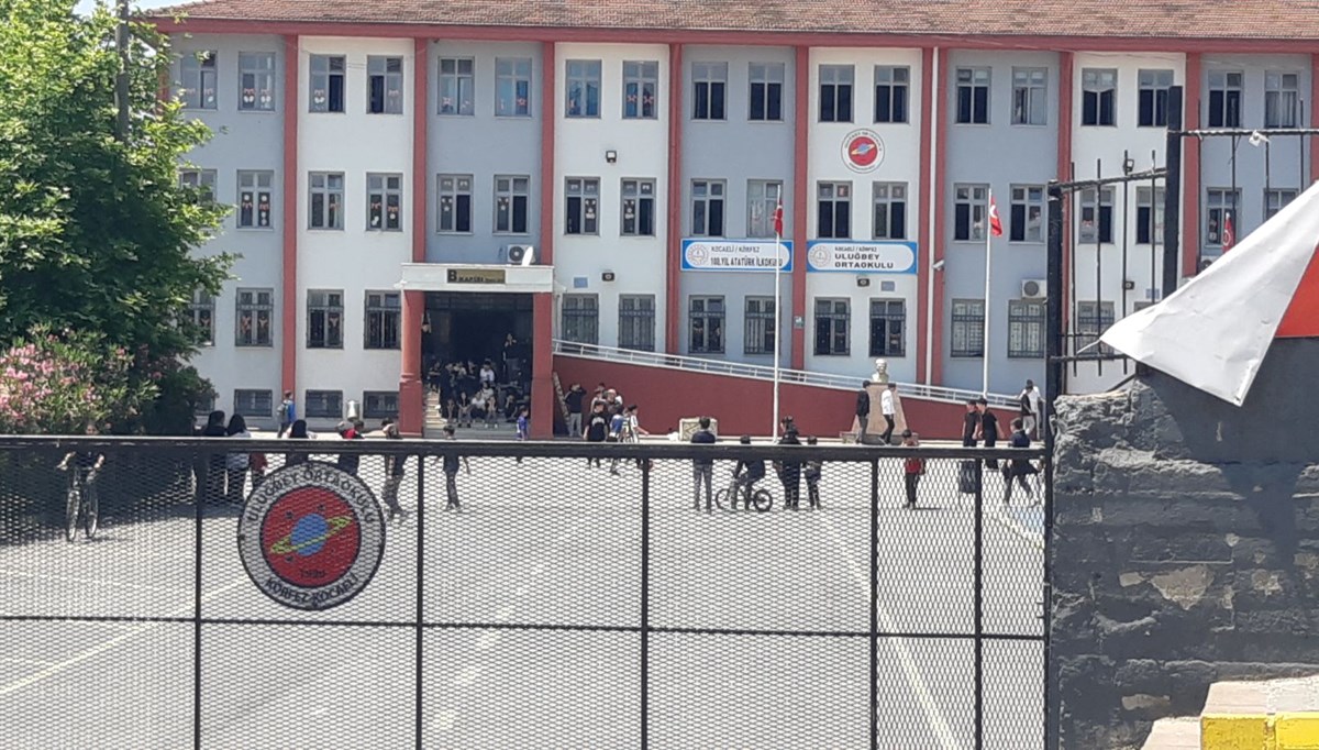 Öğretmene dayak iddiası: Veli gözaltına alındı Öğretmene dayak iddiası: Veli gözaltına alındı