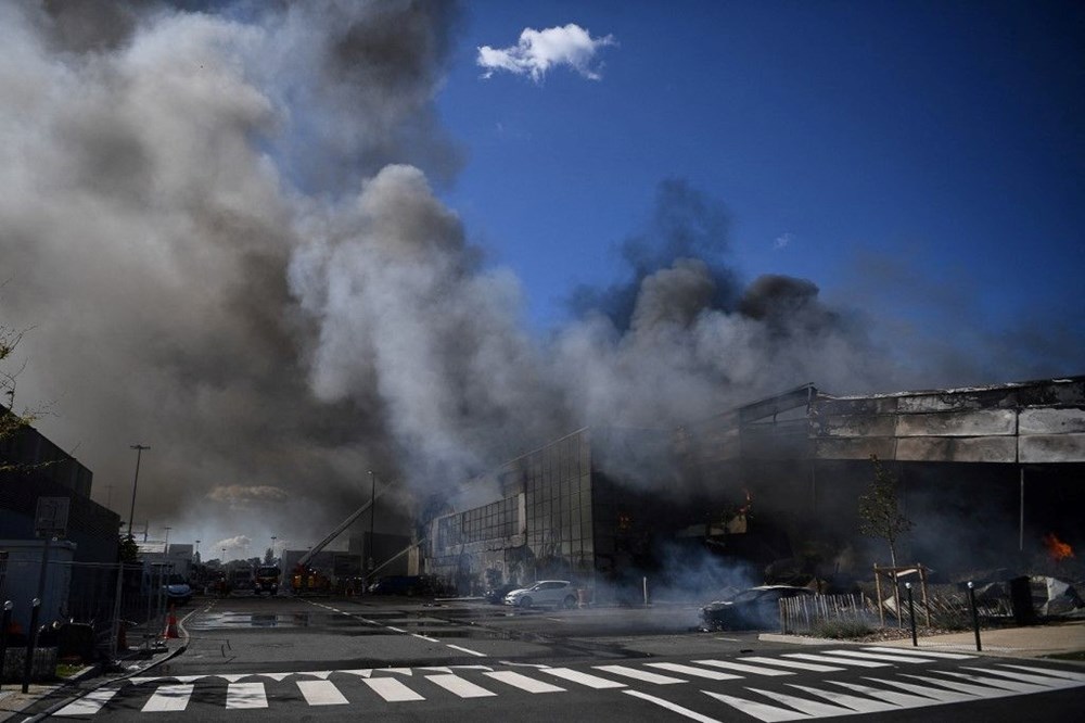 Paris'te bulunan dünyanın en büyük gıda pazarında yangın - 9