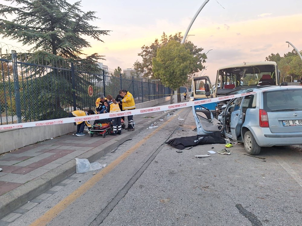 Ankara'da otomobil ile minibüs kafa kafaya çarpıştı: 1 ölü, 14 yaralı - 6