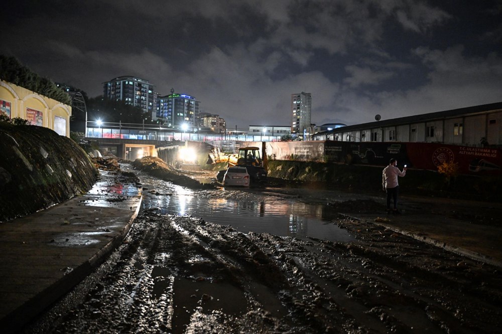 İstanbul'u sağanak vurdu: Ev ve iş yerlerini su bastı, sele kapılan 2 kişi hayatını kaybetti - 26