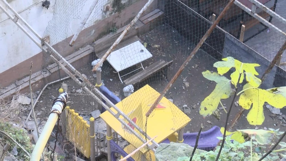 Beton parçaları çocuk parkına düştü - 2