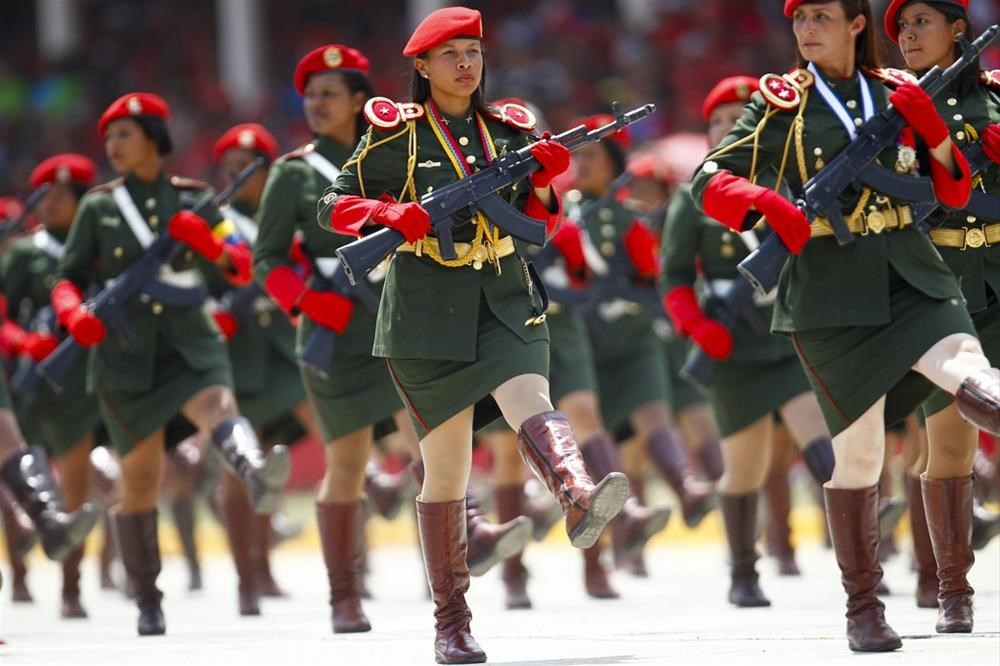 Когда солдатскую лямку тянут женщины: военная служба в разных странах мира Smaps
