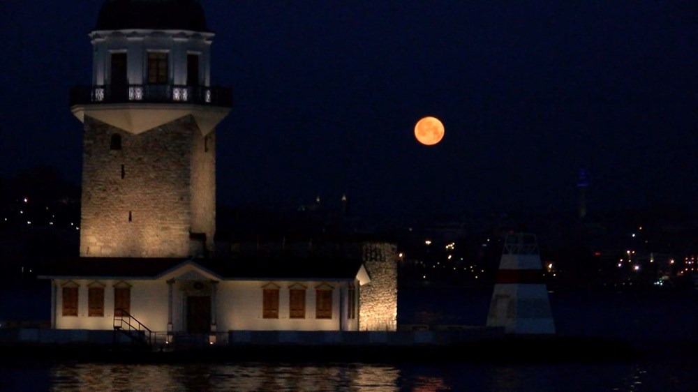 İstanbul'da pembe ay heyecanı: Görsel şölen oluşturdu 73 tV2TvDutHU6s5jXW22crVw