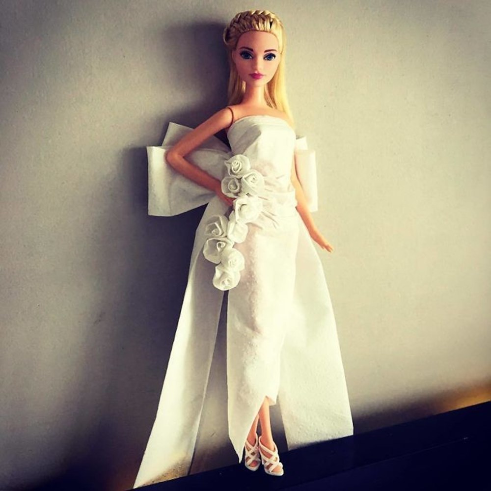 Tuvalet kağıdı ve peçeteden Barbie elbiseleri NTV Tuvalet kağıdı ve peçeteden Barbie elbiseleri NTV