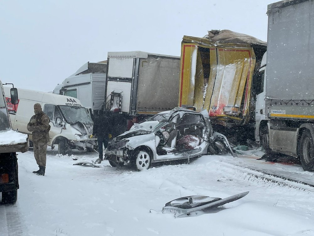 Mardin'de 8 araç birbirine girdi: 1 ölü, 7 yaralı - 5