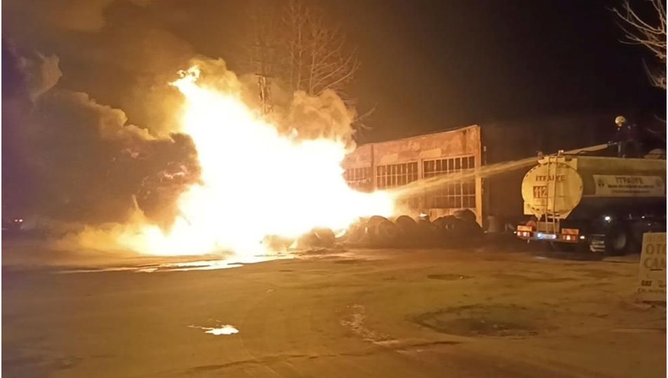 Sanayi sitesindeki yangında iş yeri ve iki otomobil kül oldu - Son Dakika  Türkiye Haberleri | NTV Haber