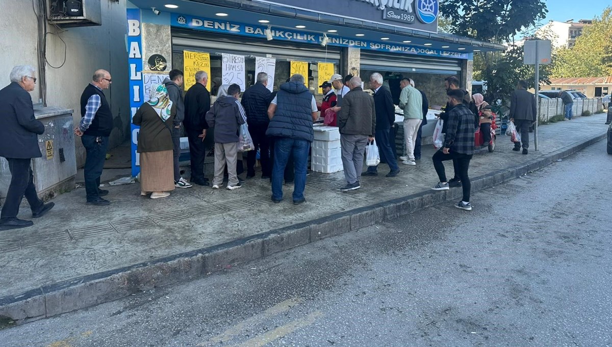 25 liraya düştü: Tezgah önünde sıraya girdiler