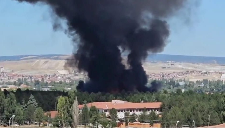 Kütahya Hava Er Eğitim Tugay Komutanlığı'nda yangın: Ekipler olay yerinde