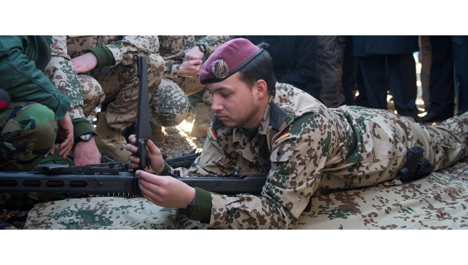 Almanya Irak'ta askeri eğitimi askıya aldı