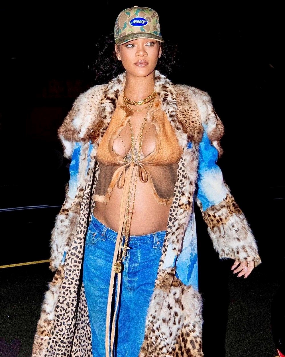 Rihanna ilk bebeğini dünyaya getirdi - 4