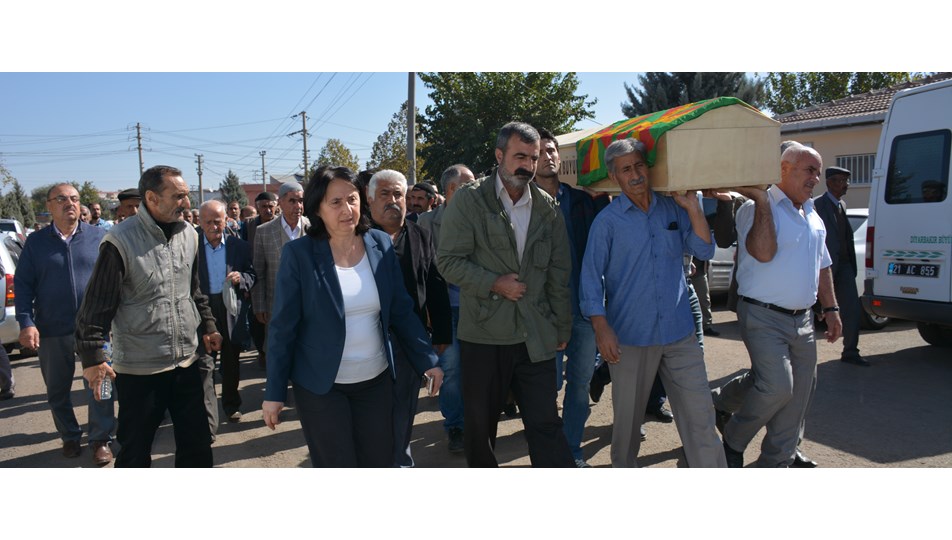 HDP'li milletvekili PKK'lının cenazesinde