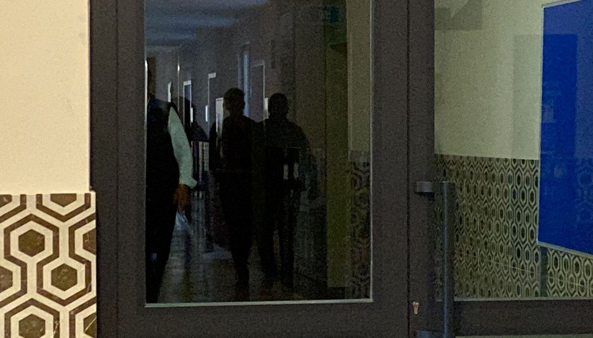 Konya'da bir öğretim üyesi odasında silahla yaralandı Konya'da bir öğretim üyesi odasında silahla yaralandı