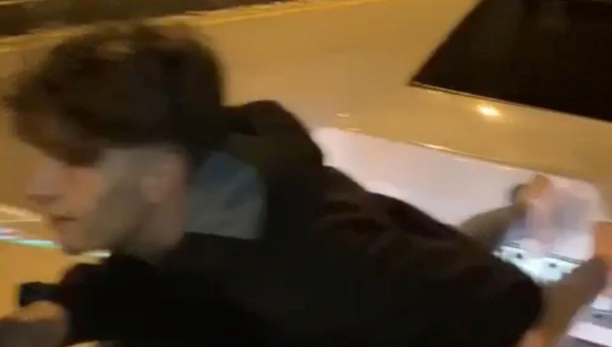 İki otomobil arasında tehlikeli yolculuk İki otomobil arasında tehlikeli yolculuk