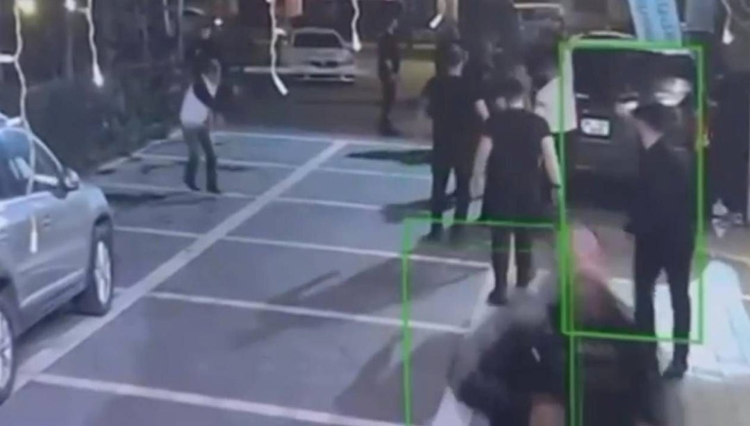 Mekandan kovuldular, ateş ettiler: Gece kulübü savaş alanına döndü