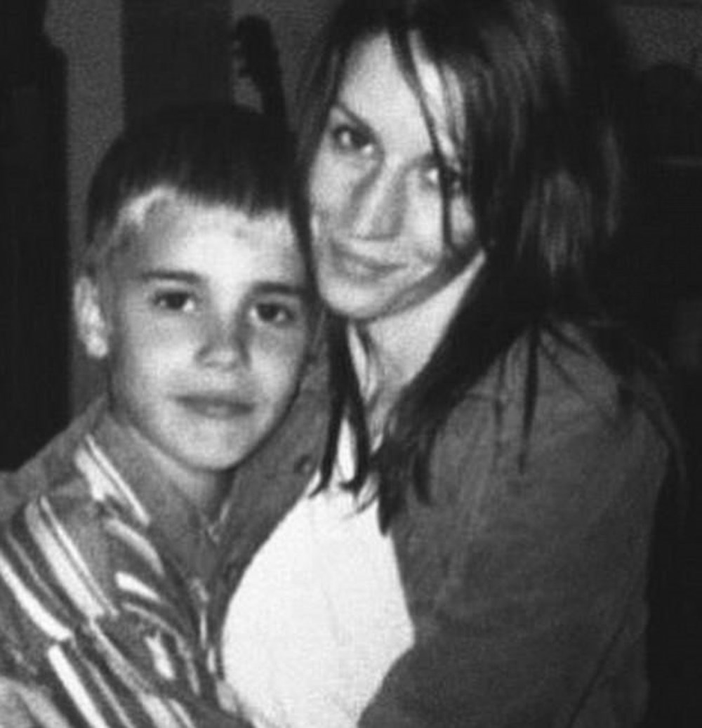 Su Burcu Yazgı Coşkun'dan nostaljik kare (Ünlülerin çocukluk ve gençlik halleri) - 661