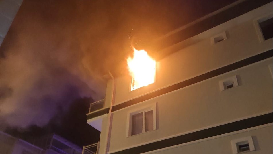 Kırşehir'de 4 katlı binada yangın