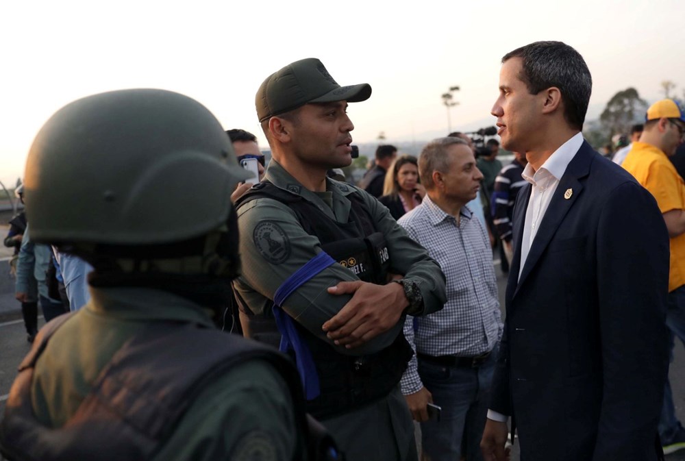 Venezuela'da darbe girişimi - 1