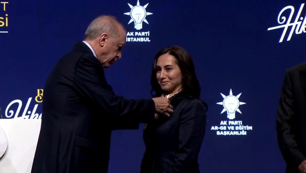 Beykoz Belediye Başkanvekili Özlem Vural Gürzel, AK Parti’ye katıldı | Erdoğan: Saflarımızı genişletiyoruz