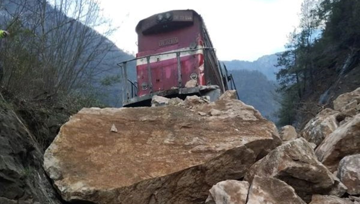 Karabük'te kapanan demir yolunu kullanacak yolcular servislerle taşınacak