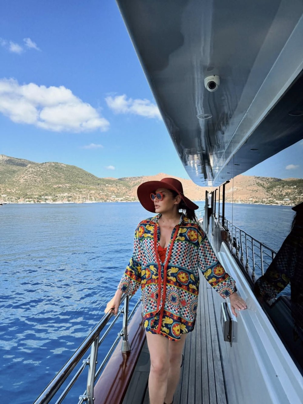 Deniz Seki'den tatil pozları: Acaba yeni şarkı mı yazdım? - 2