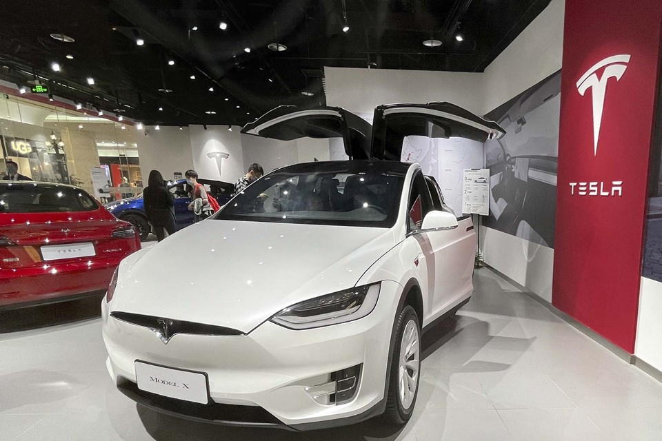Tesla, 'gaz çıkarma' sesi çıkaran 500 binden fazla otomobilini geri çağırdı - 2