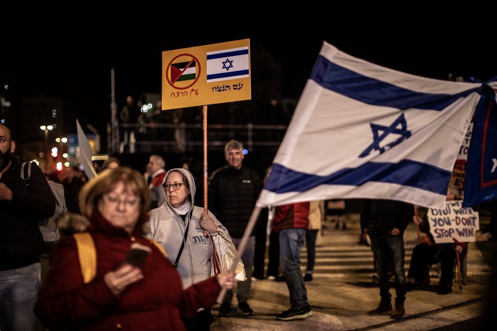 İsrail'de halk ikiye bölündü: Bir tarafta savaş, diğer tarafta barış yanlıları sokaklara çıktı - 3