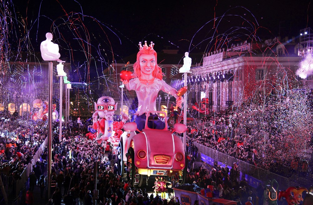 Night parade. Карнавал в Ницце Франция. Карнавал в Ницце Королева праздника 2022. 1294 Карнавал в Ницце. Карнавал в Ницце парад платформ.