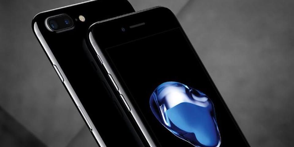 iPHONE 8 12.5 MİLYON SATIŞ RAKAMI