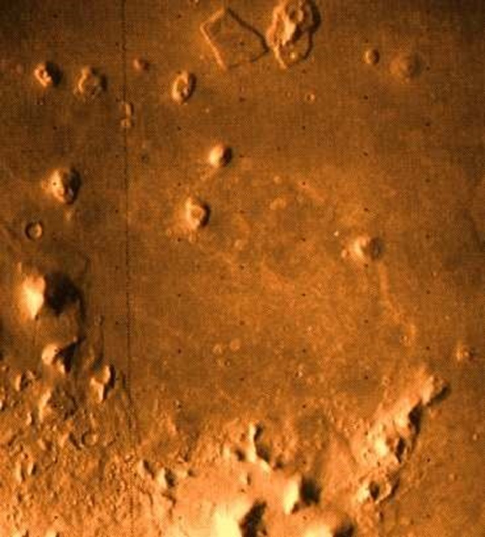 Viking-1'in çektiği "70A13" kod adlı görüntü.