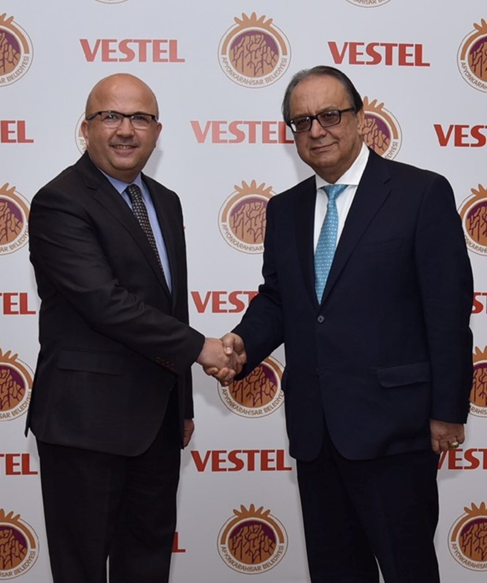 Afyonkarahisar Belediye Başkanı Burhanettin Çoban ve Vestel Şirketler Grubu İcra Kurulu Başkanı Turan Erdoğan.