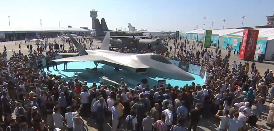 MİLLİ MUHARİP UÇAK'IN BİREBİR MODELİ TEKNOFEST'TE