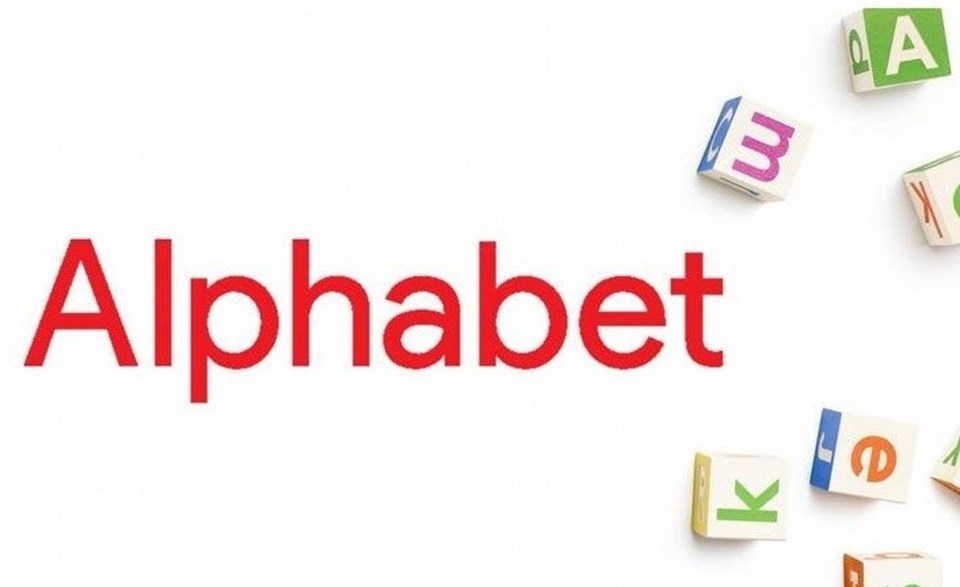 abc.xyz üzerinden açıklamalarda bulunan Google kurucularından Larry Page, Alphabet'in kurulması kararının büyüyen Google'ı ve çalışmalarını daha doğru ve rahat bir şekilde yönetebilmek adına alındığının altını çiziyor.