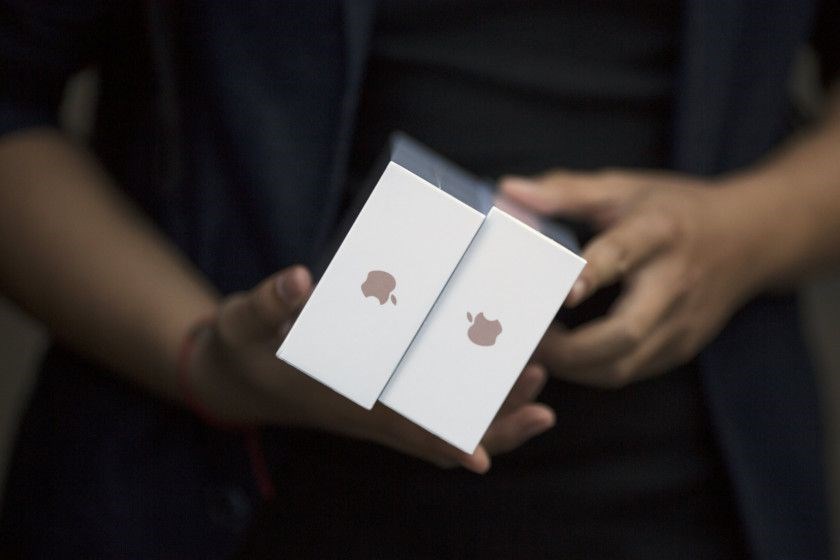 APPLE O İPHONE'LARIN FİŞİNİ ÇEKİYOR
