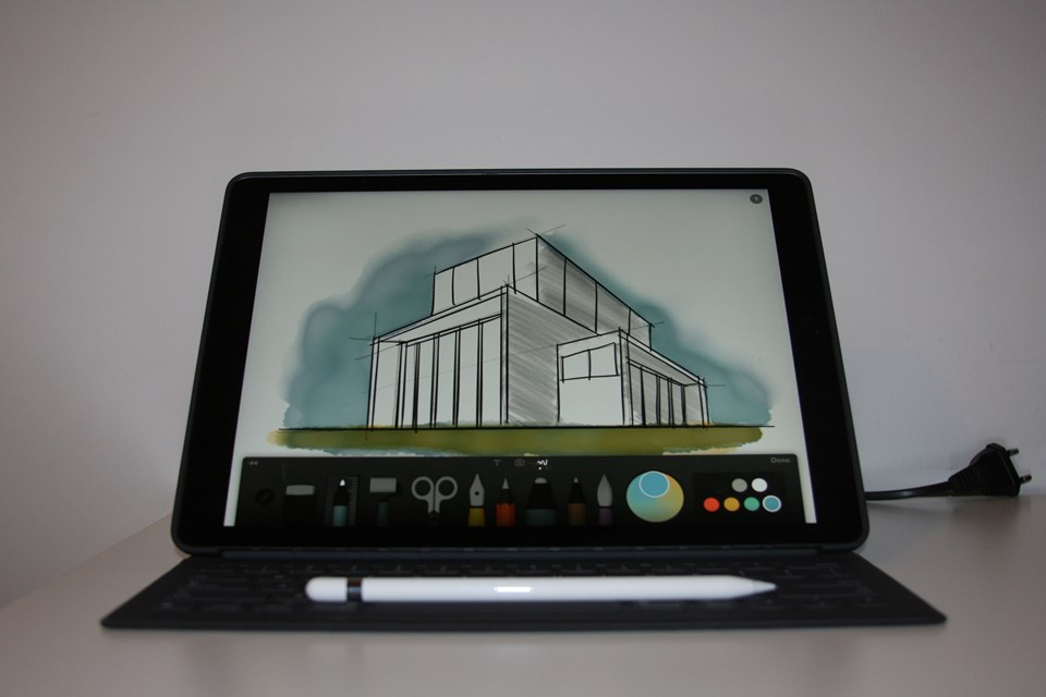 Kömür grisi renk seçeneğiyle gelen ‘Smart Keyboard’ 649 TL fiyatıyla raflardaki yerini aldı.