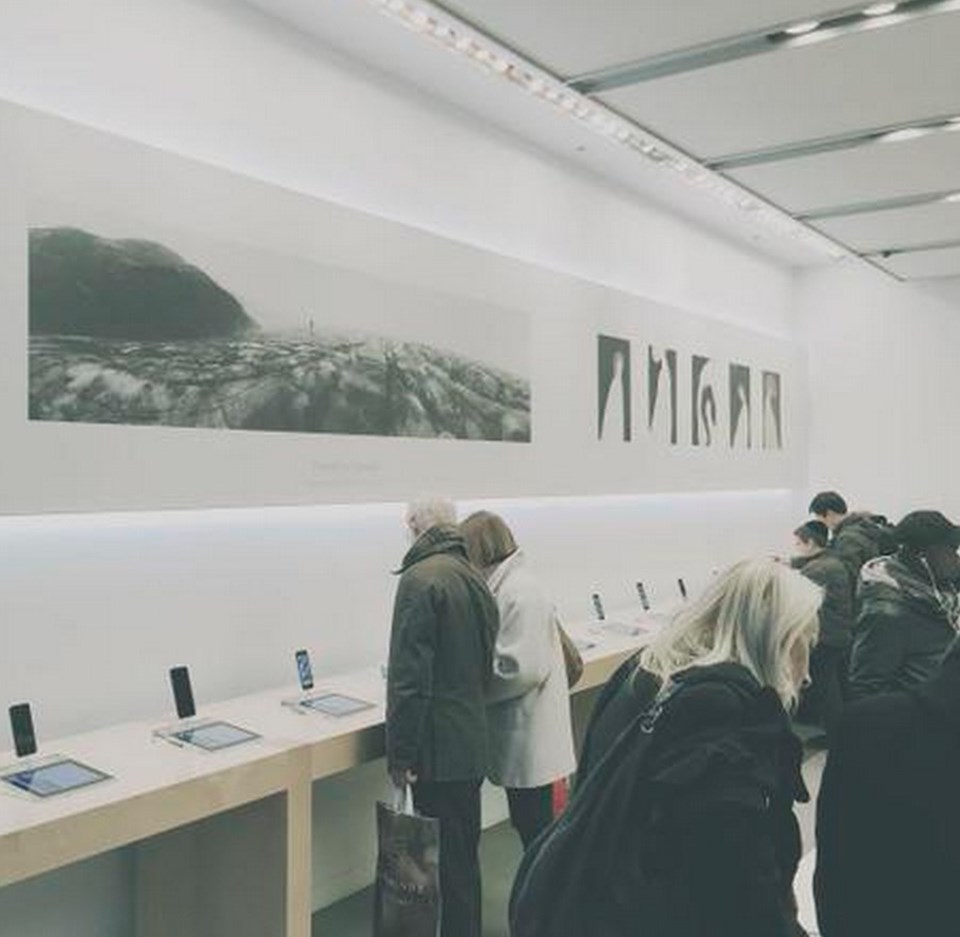 Kampanya kapsamında Apple Store'lar sanat evlerini andıran bir görüntüye kavuşacak.