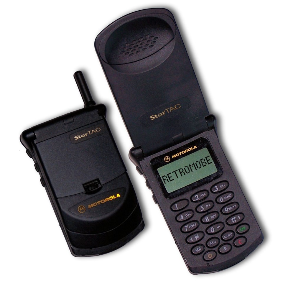 19- Motorola StarTAC
