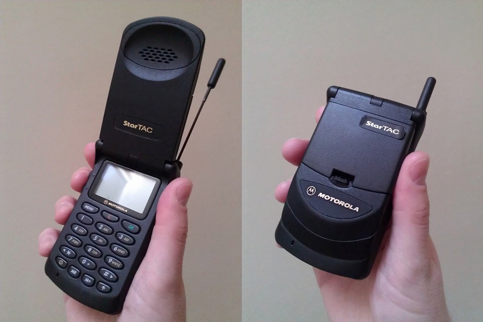 19- Motorola StarTAC