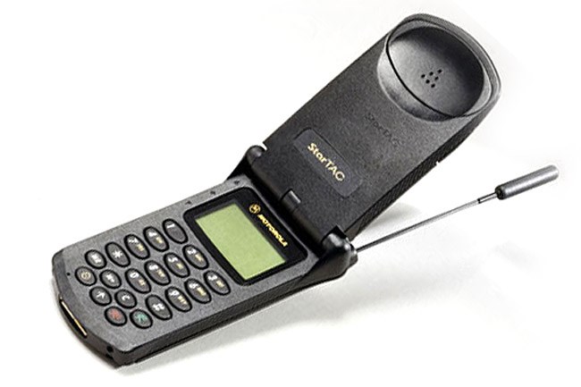 19- Motorola StarTAC