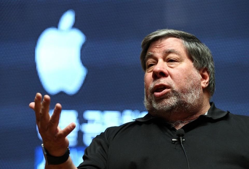 APPLE'IN KURUCUSUNDAN 'FACEBOOK'U SİLİN' KAMPANYASINA DESTEK