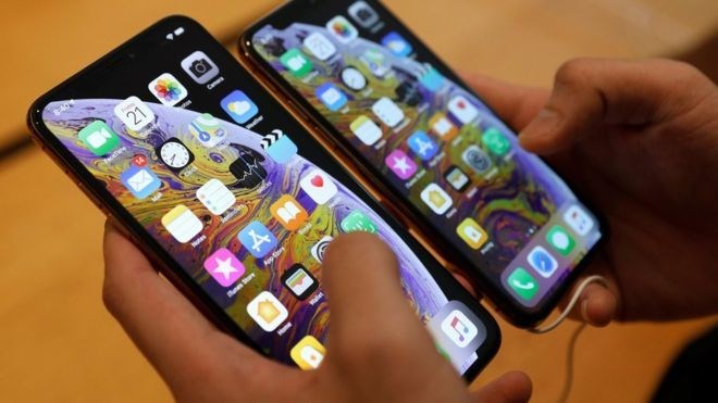 Bir küvet bozuk parayla iPhone XS satın aldı Bir küvet bozuk parayla iPhone XS satın aldı